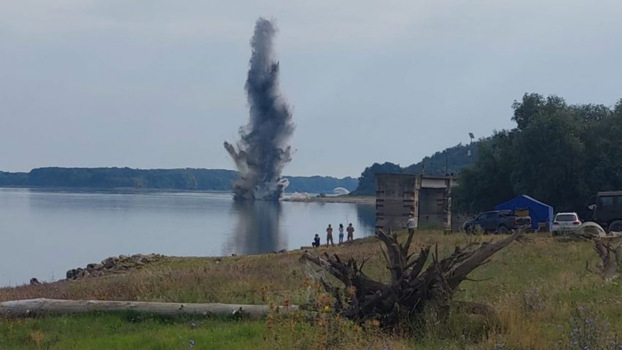 Operațiune fără precedent pe Dunăre: Stânca Pârjoaia a fost detonată pentru a salva Centrala Nucleară de la Cernavodă