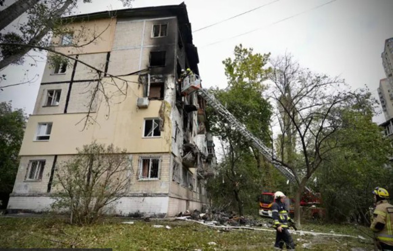 Массированная атака России на Украину: десятки жертв и разрушения в Киеве и Запорожье