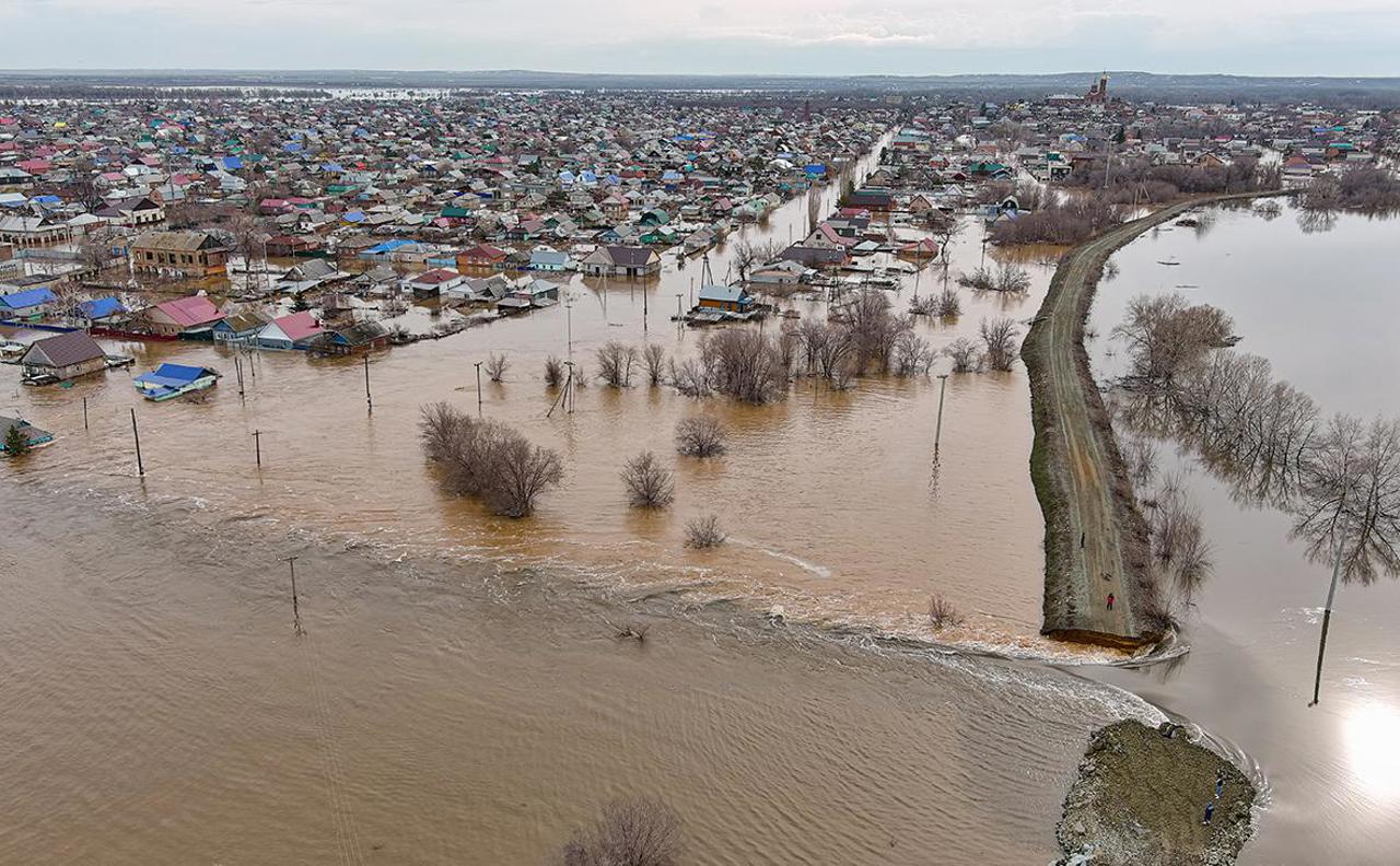 Наводнение в Оренбурге: В реке Урал уровень воды приблизился к критической отметке 