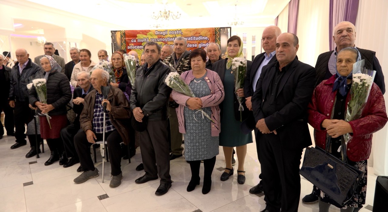 Mai multe cupluri din Molești au marcat peste 50 de ani de căsătorie: „Secretul: dragoste și răbdare”