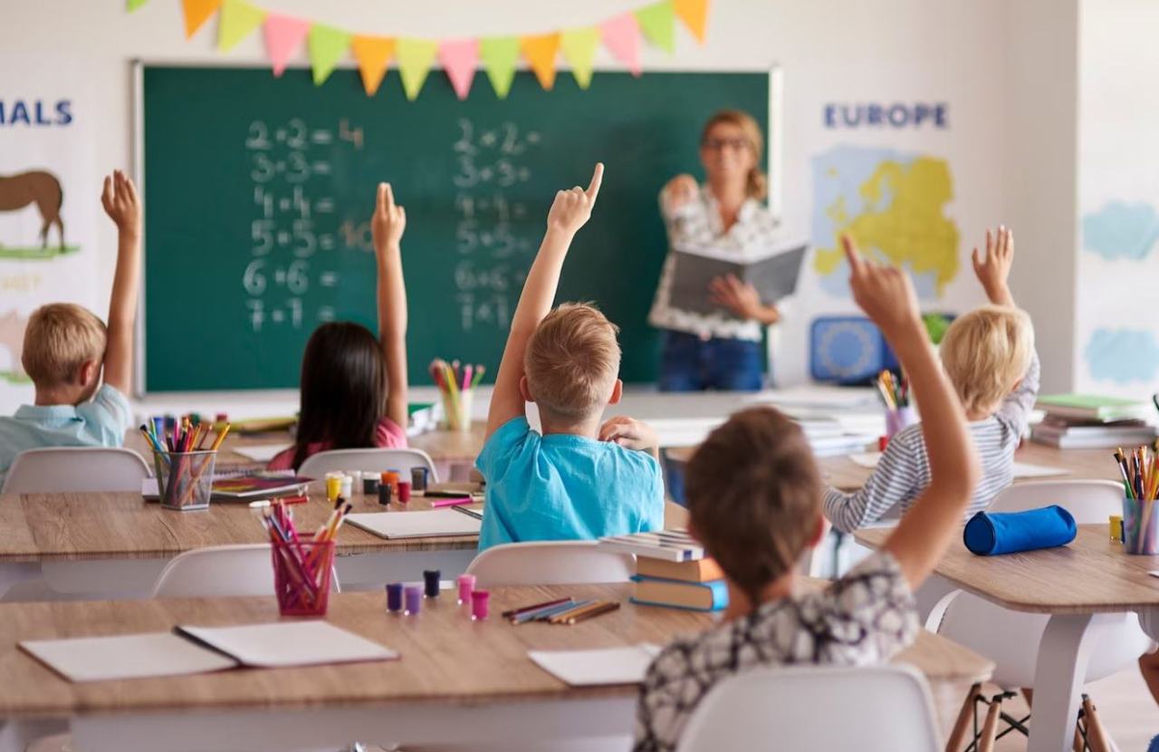 Министерство образования намерено удвоить число выпускников педагогических вузов, выбирающих работу в школах  