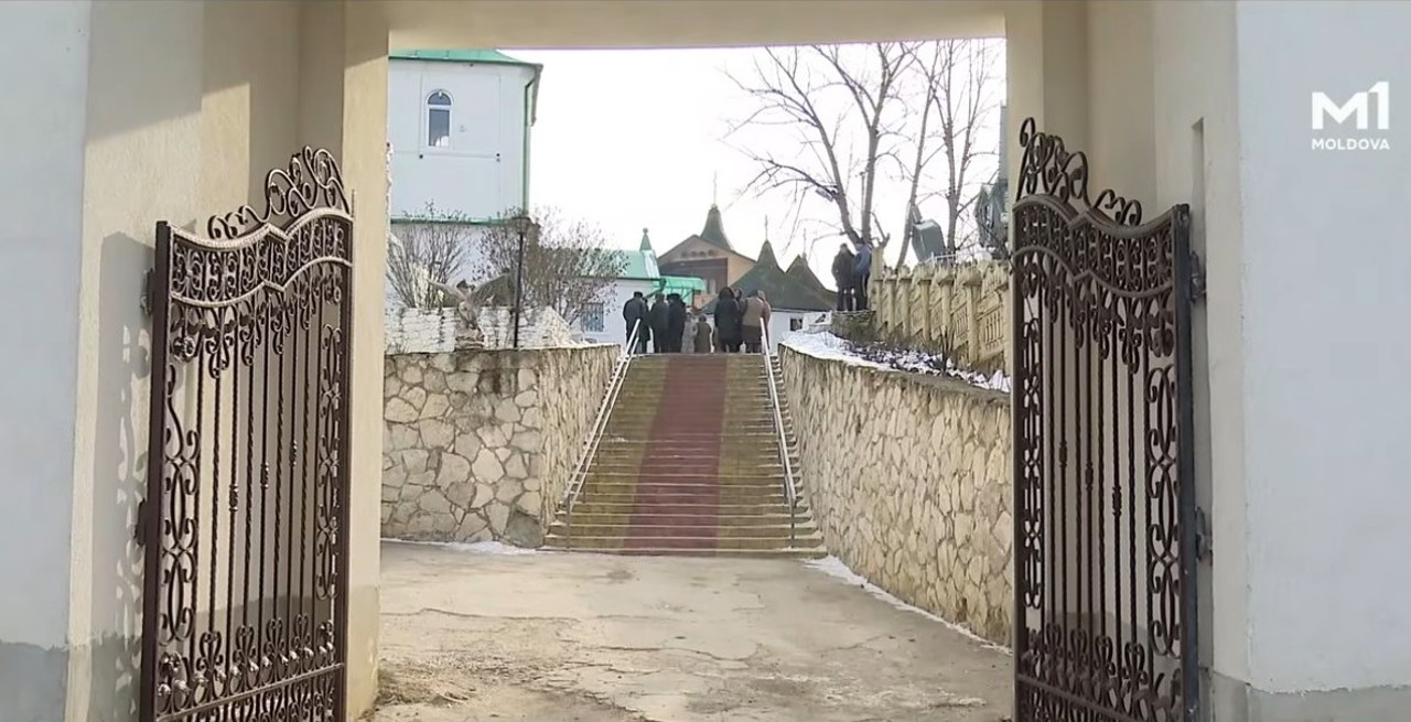 Expert: Disputa canonică de la Dereneu, transformată de Mitropolia rusă într-un instrument de război hibrid