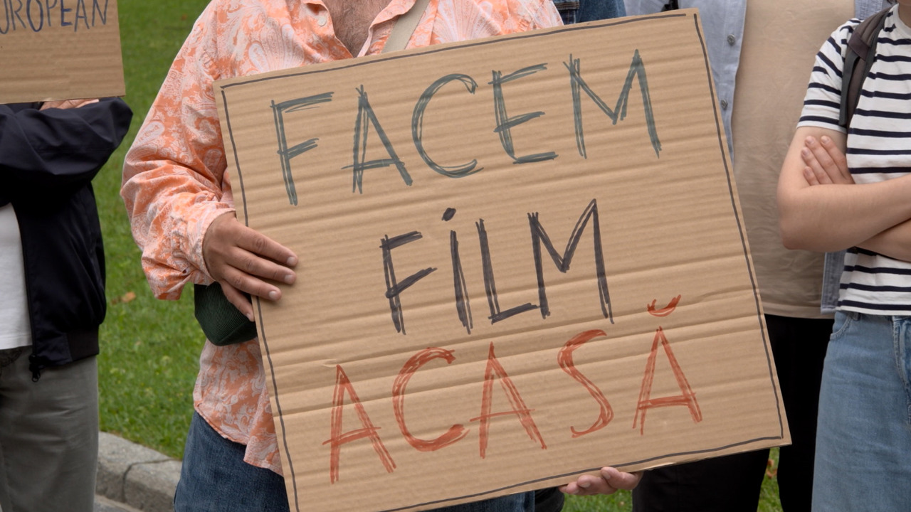 Protest în fața Guvernului: Cineaștii cer revizuirea Legii Cinematografiei