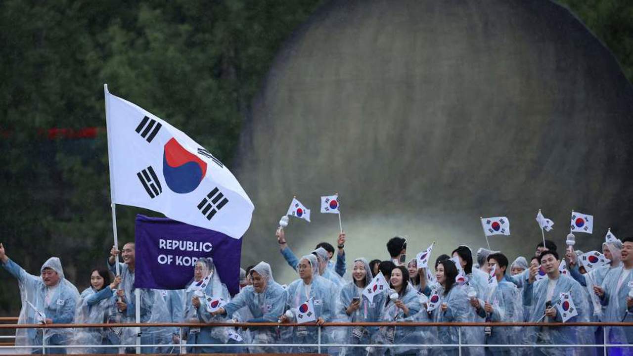 Конфуз на Олимпийских играх в Париже: На церемонии открытия дикторы перепутали Южную Корею с КНДР 