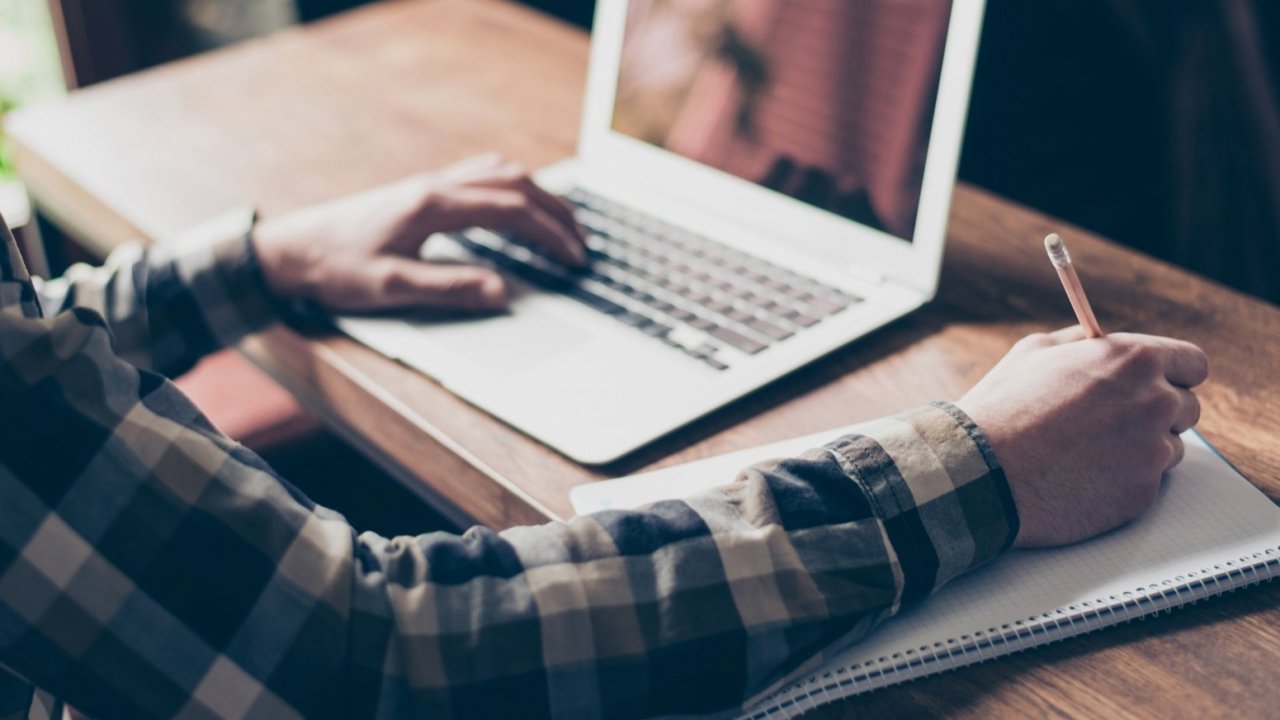 Gata cu cozile! De azi, moldovenii vor putea solicita și accesa actele permisive în zona de frontieră online