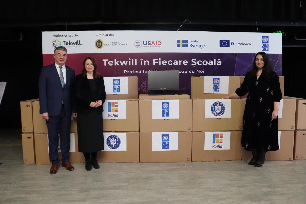 Romania donated computers for schools in the Republic of Moldova 