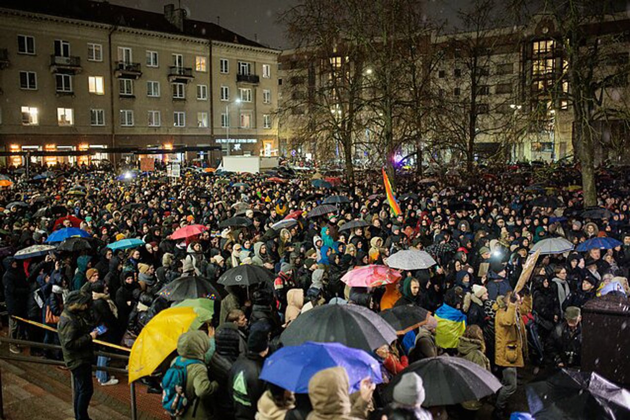 Mii de persoane au protestat la Vilnius împotriva partidului guvernamental al cărui lider este judecat pentru antisemitism