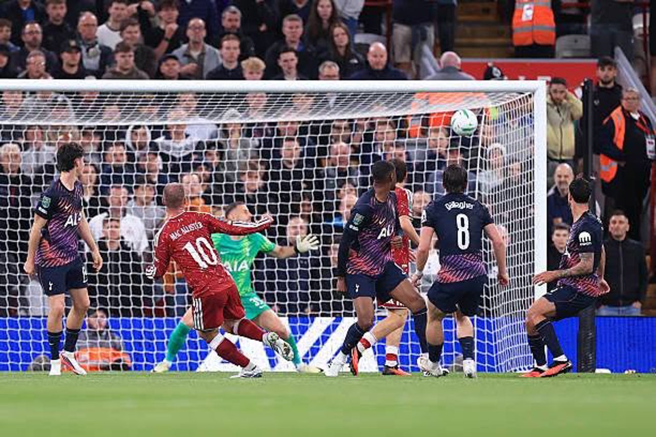 FC Liverpool și Arsenal Londra s-au calificat în optimile de finală ale Cupei Ligii Angliei la fotbal 