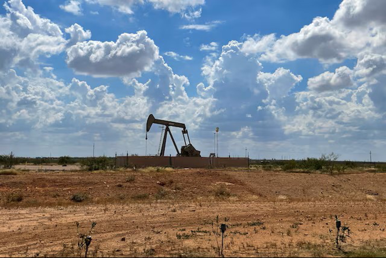 Prețul petrolului a explodat cu peste 25%, pe fondul războiului dintre SUA, Israel și Iran