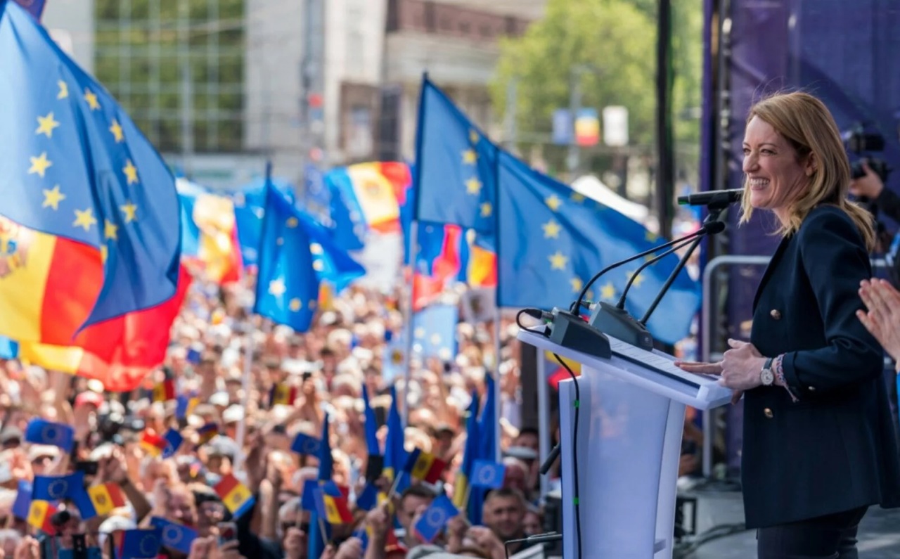 „Europa este Moldova. Moldova este Europa”, a scris în limba română Roberta Metsola, după lansarea negocierilor de aderare