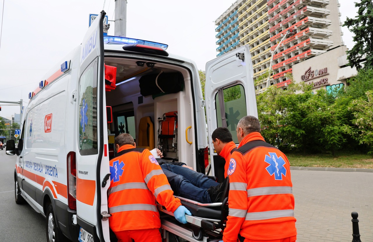 Ambulanța, chemată la fiecare 43 de secunde: principalele urgențe raportate la 112, în octombrie