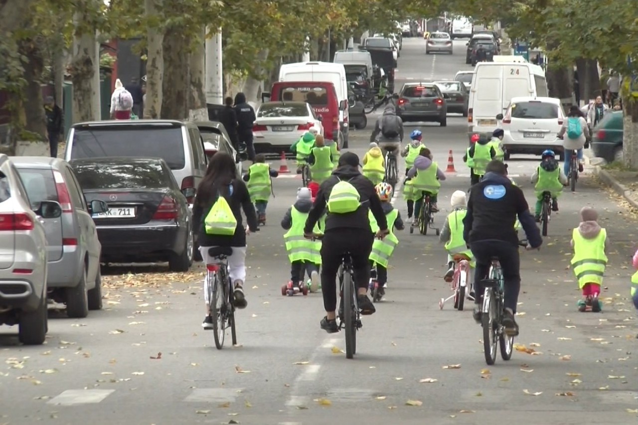 Prin Soroca, pe biciclete: 200 de persoane au promovat modul sănătos de viață 