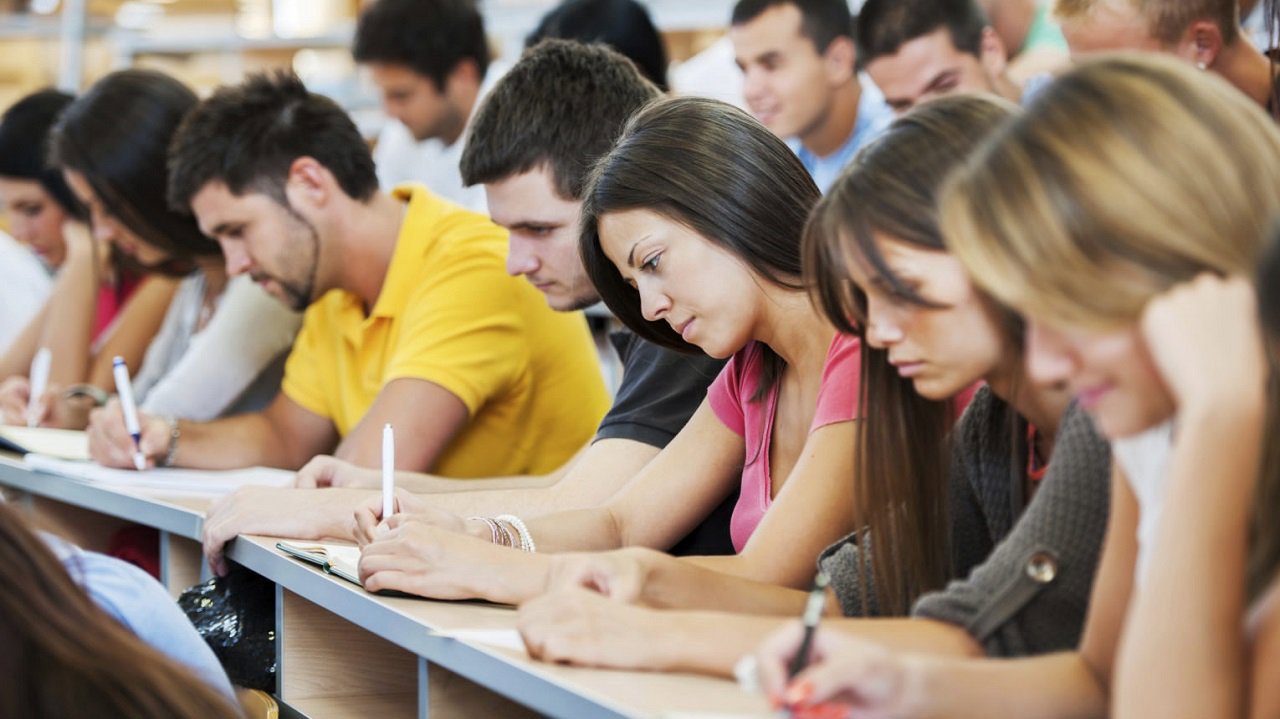 Expert: R. Moldova are tot mai mulți absolvenți universitari, dar calitatea și oportunitățile rămân limitate