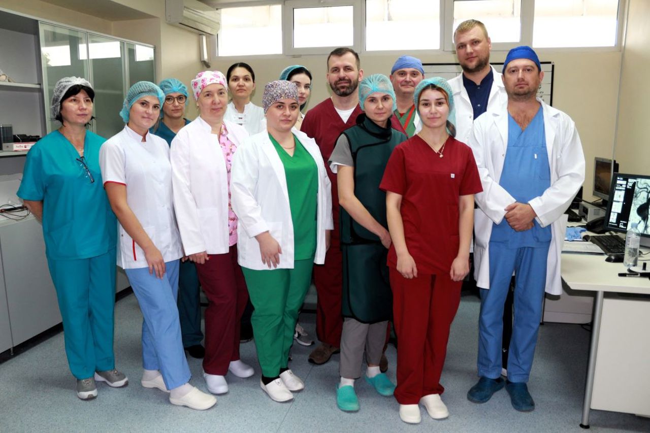 Doctors in the Republic of Moldova saved a patient's life by performing a first-ever hybrid endovascular procedure