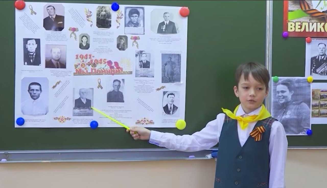 "Разговоры о важном" в школах и детсадах РФ. Политолог Александр Морозов - о том, для чего это делается