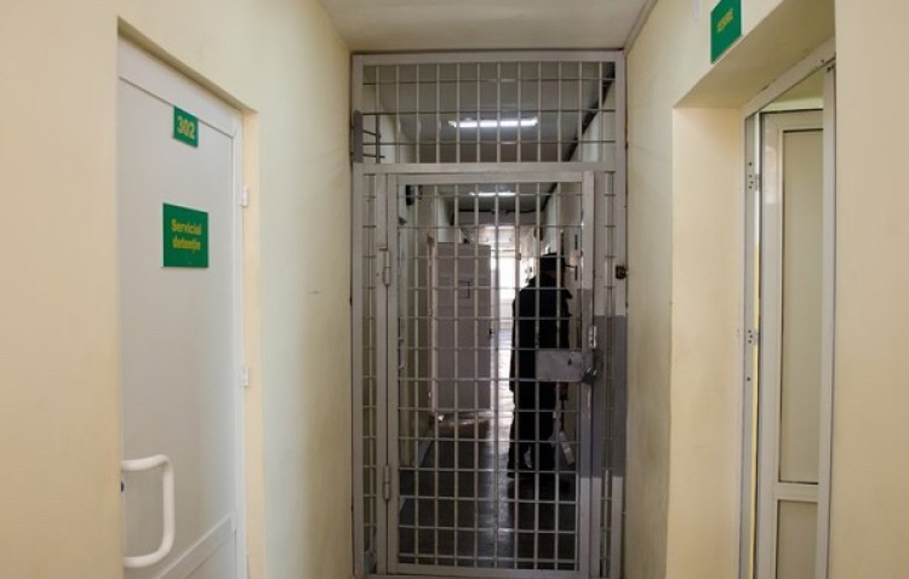 Arest preventiv pentru corupere electorală. Suspectul a recunoscut că racola persoane pentru a participa la proteste