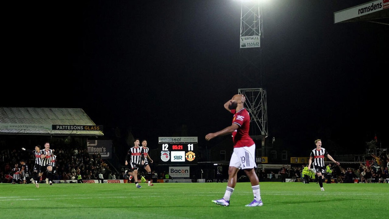 Grimsby Town vs Man Utd highlights: Grimsby stun Premier League giants in cup shootout