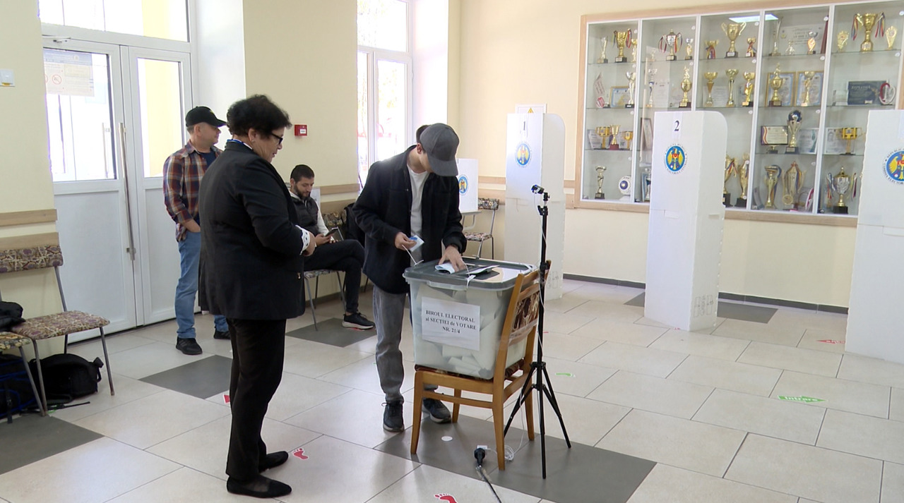 First-time voters: We want to build our future at home