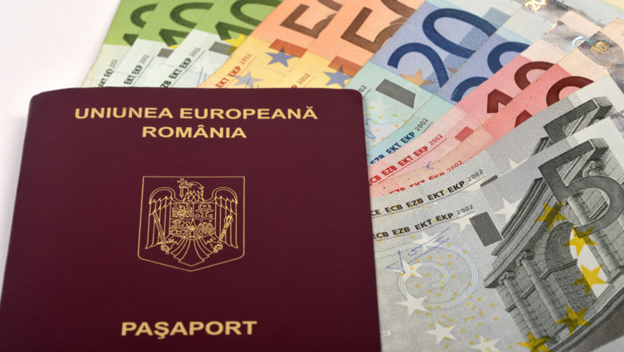 Cetățenie română pentru ruși, contra bani: doi bărbați, condamnați pentru trafic de influență