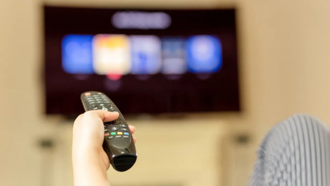 Franța blochează 35 de site-uri rusești și restricționează accesul la posturi de televiziune și radio din Rusia