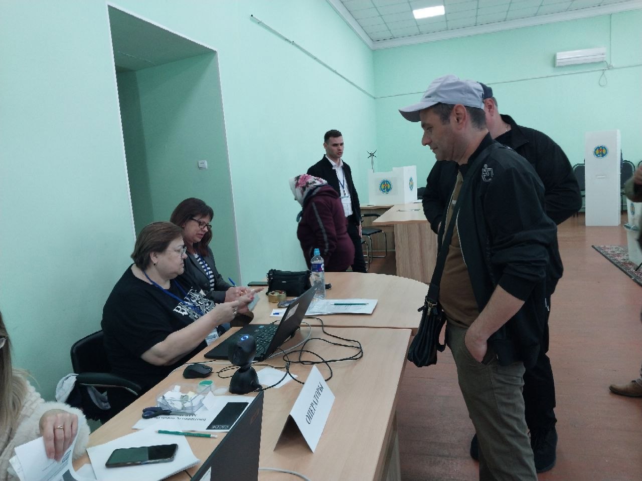 Alegerile locale | Peste 10.400 de persoane și-au exercitat dreptul la vot până la ora 12:00  