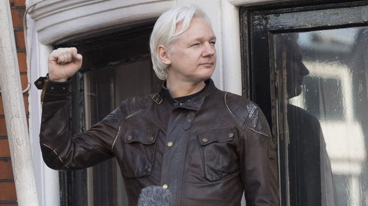 Основатель WikiLeaks Джулиан Ассанж вышел на свободу после заключения сделки с властями США