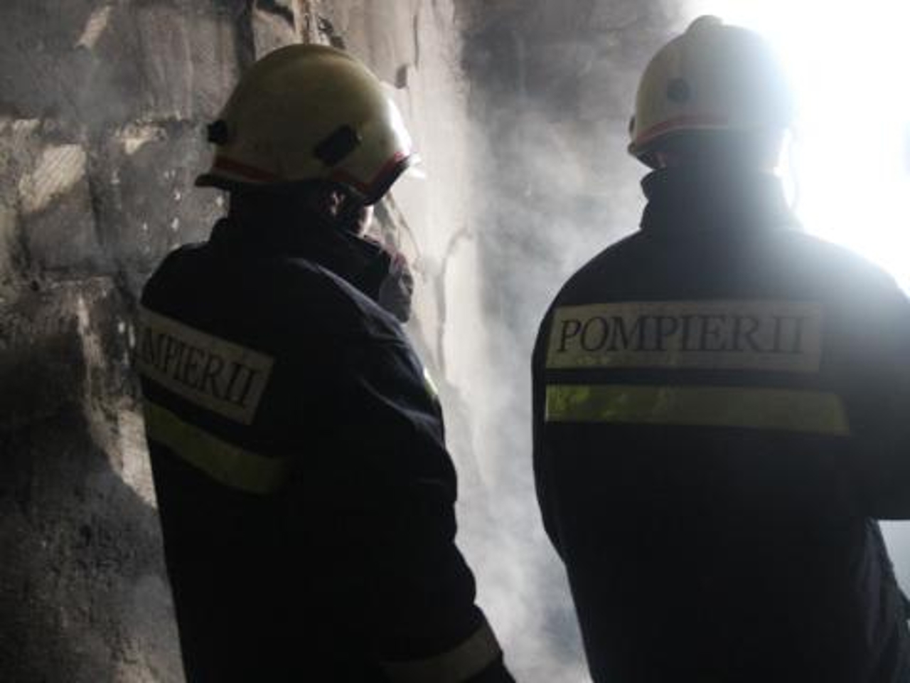 Incendiu într-un cămin din Chișinău: Un bărbat a murit, iar 27 de persoane au fost evacuate