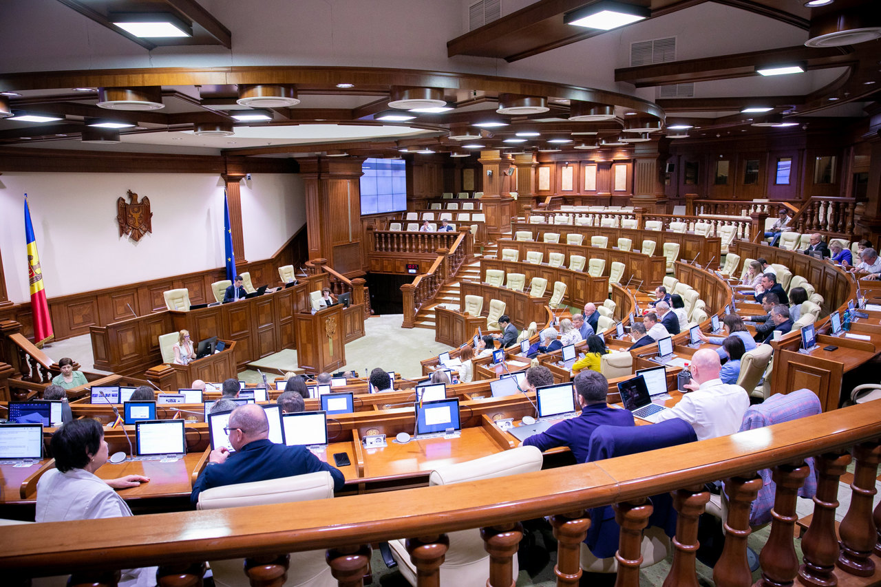 Lack of opposition, delayed hearings and non-transparency. The irregularities Promo-LEX found during the last two plenary sessions of Parliament