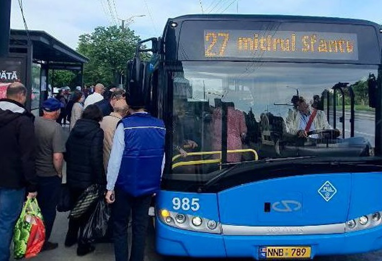 Regim special pentru transportul public din capitală: 60 de autobuze vor duce călătorii gratuit spre Cimitirul „Sfântul Lazăr”