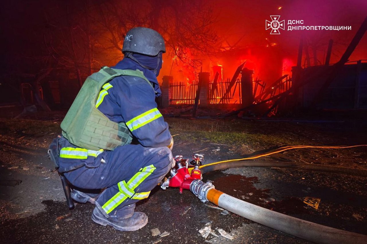 Atacuri nocturne în Ucraina: victime în Dnipropetrovsk, clădiri lovite la Cernigău și Sumî