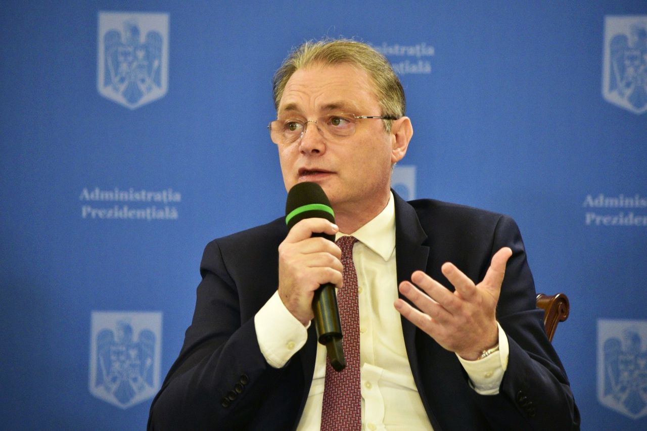 Negocieri la București pentru formarea noului guvern. Luca Niculescu începe consultările cu partidele 