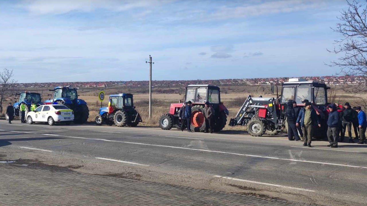 Moldovan Farmers Protests Persist After Border Blockade, Government Meets Today