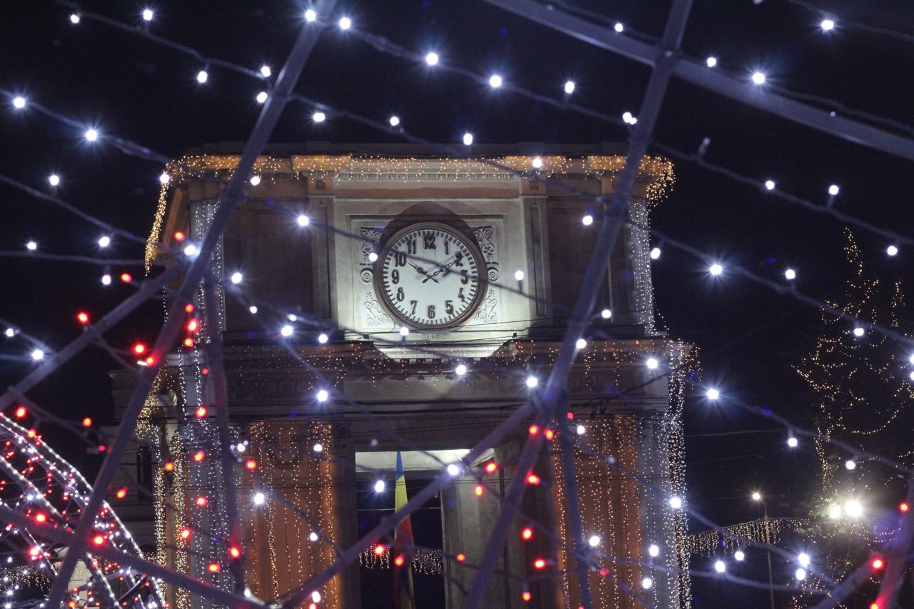 В Кишиневе готовятся к открытию елки. Городские власти предупреждают об ограничениях движения