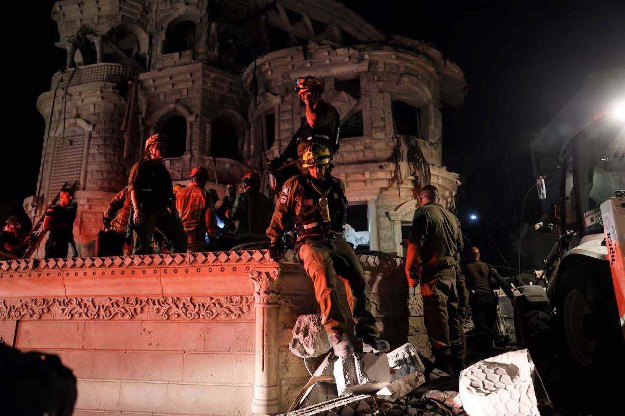 Israelul și Iranul se atacă reciproc într-un nou val de lovituri