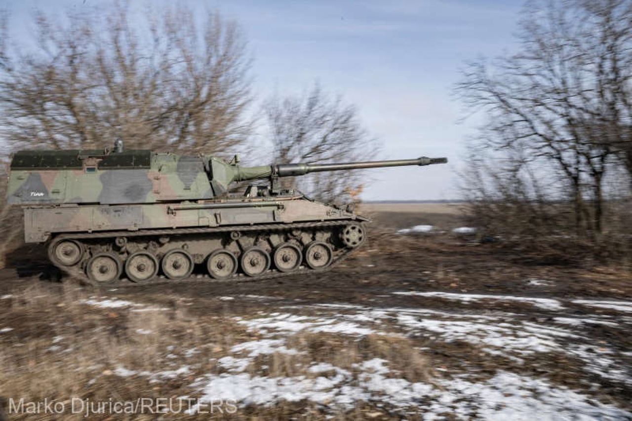 Война в Украине: Российские войска разбомбили 16 населённых пунктов под Бахмутом