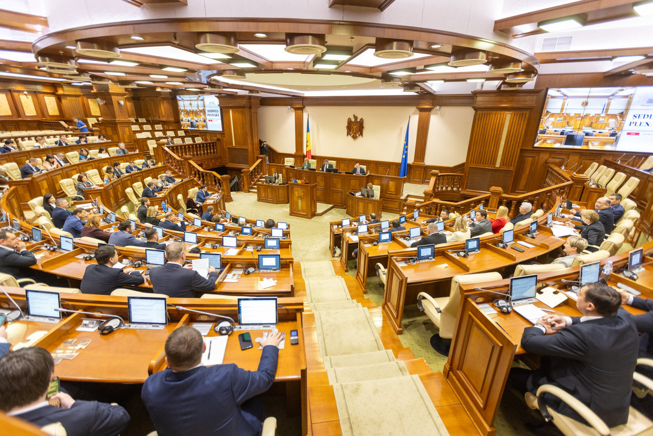 Calea deputaților transfugi spre alte fracțiuni, închisă. Igor Grosu: „Noul Cod descurajează traseismul politic”