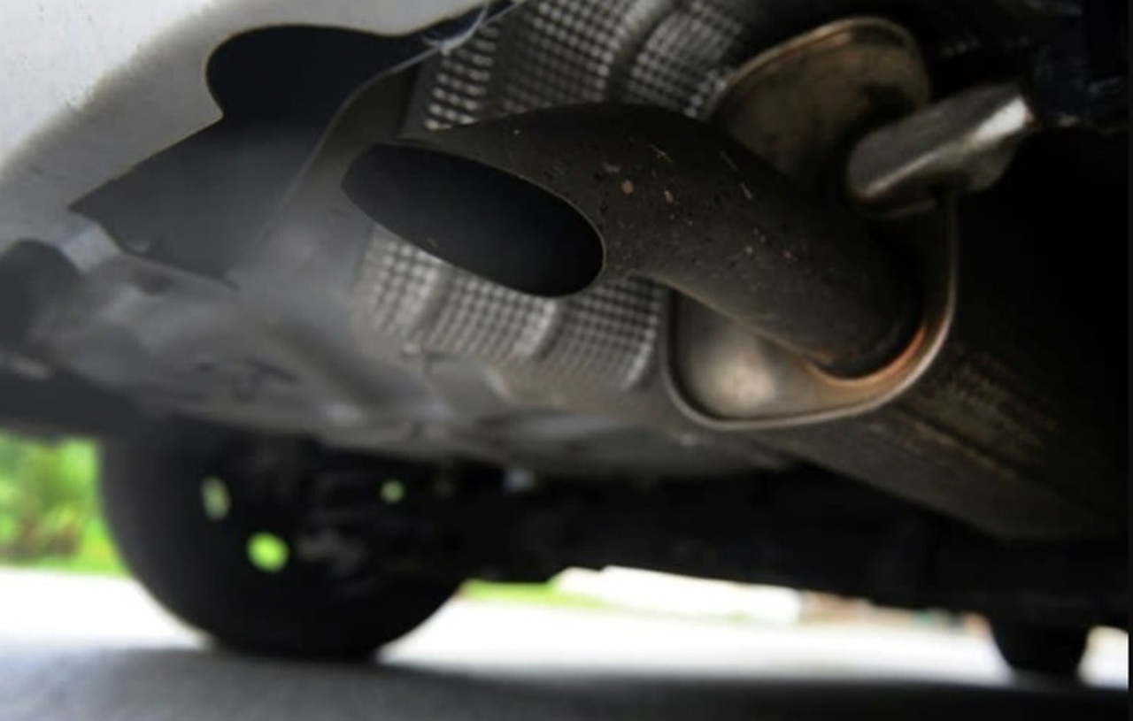 EU scraps mandatory 2035 ban on combustion engine cars