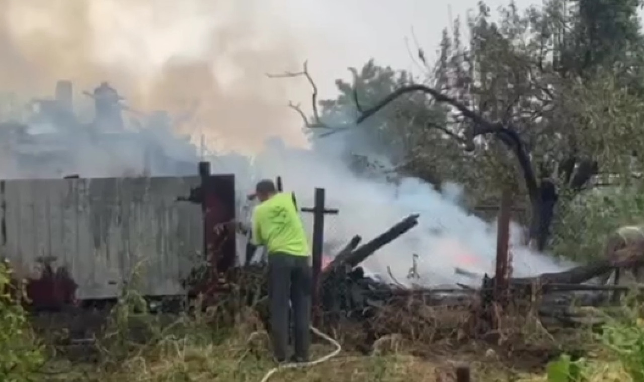 Incendiu devastator în orașul Slobozia. Mai multe case, distruse de flăcări