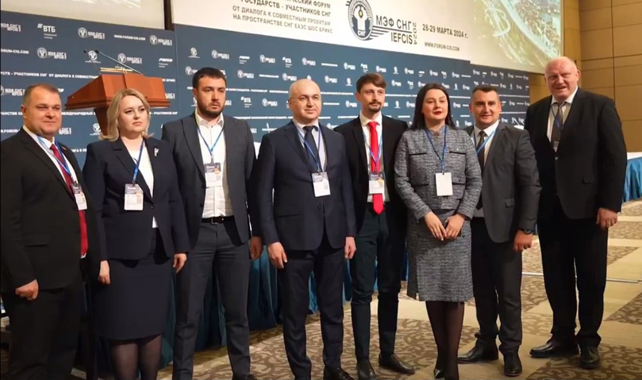 Captură-video / Membrii Partidului „Renaștere” la Forumul Economic Internațional al statelor membre CSI, Moscova