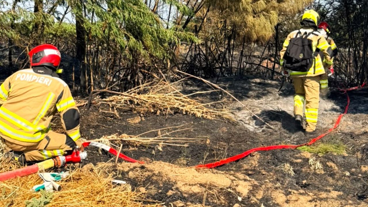 Prima misiune a pompierilor moldoveni, plecați în Grecia să ajute la stingerea incendiilor: Au luptat cu flăcările în Salonic