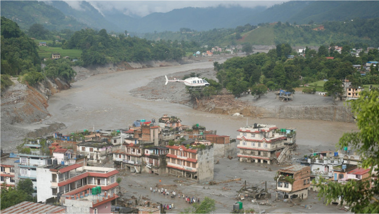 Crește numărul victimelor din Nepal și Tibet: Peste 800 de oameni au decedat, peste 3.000 sunt dați dispăruți