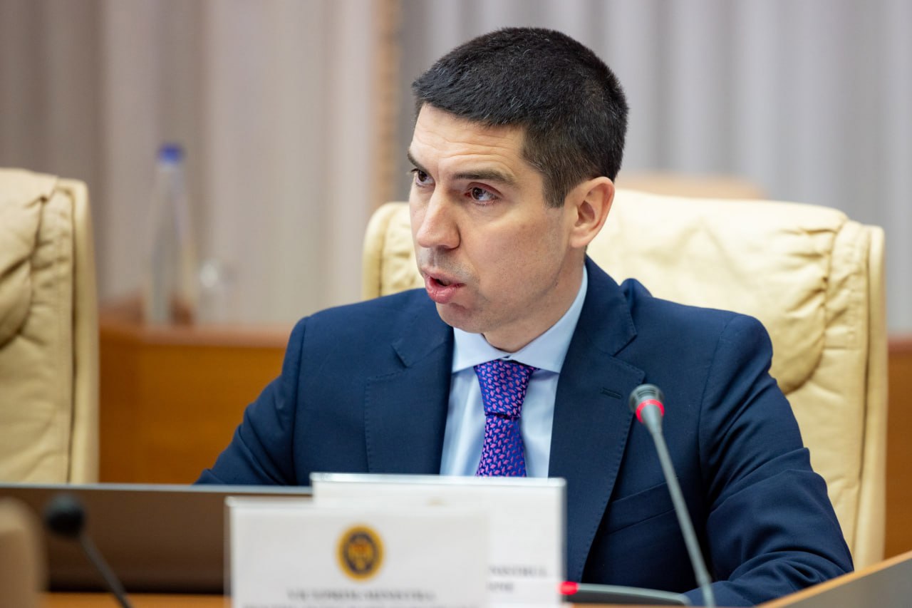 Serviciu dedicat relației cu România în cadrul MAE și atașați militari în mai multe ambasade