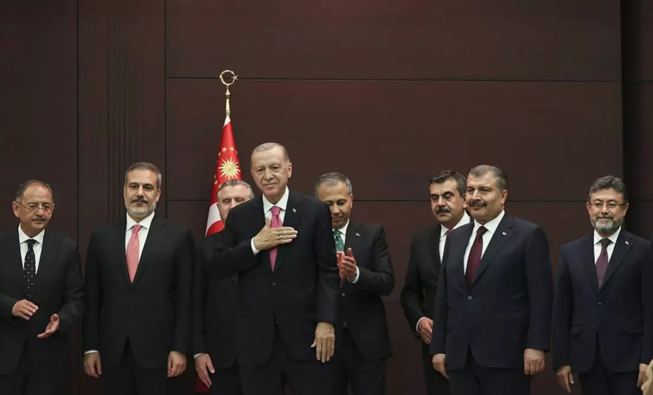 Președintele Turciei Recep Erdogan a prezentat un guvern aproape complet înnoit