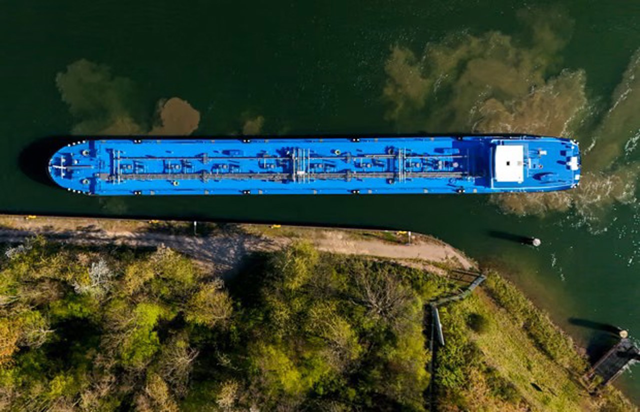 Перемирие США и Ирана отразилось резким падением цен на нефть