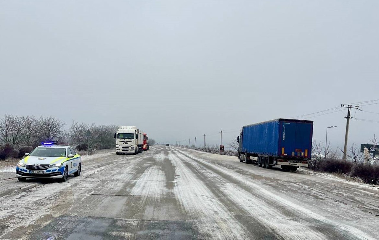 Непогода в Молдове: скользкие дороги, отключения света и призыв экономить энергию