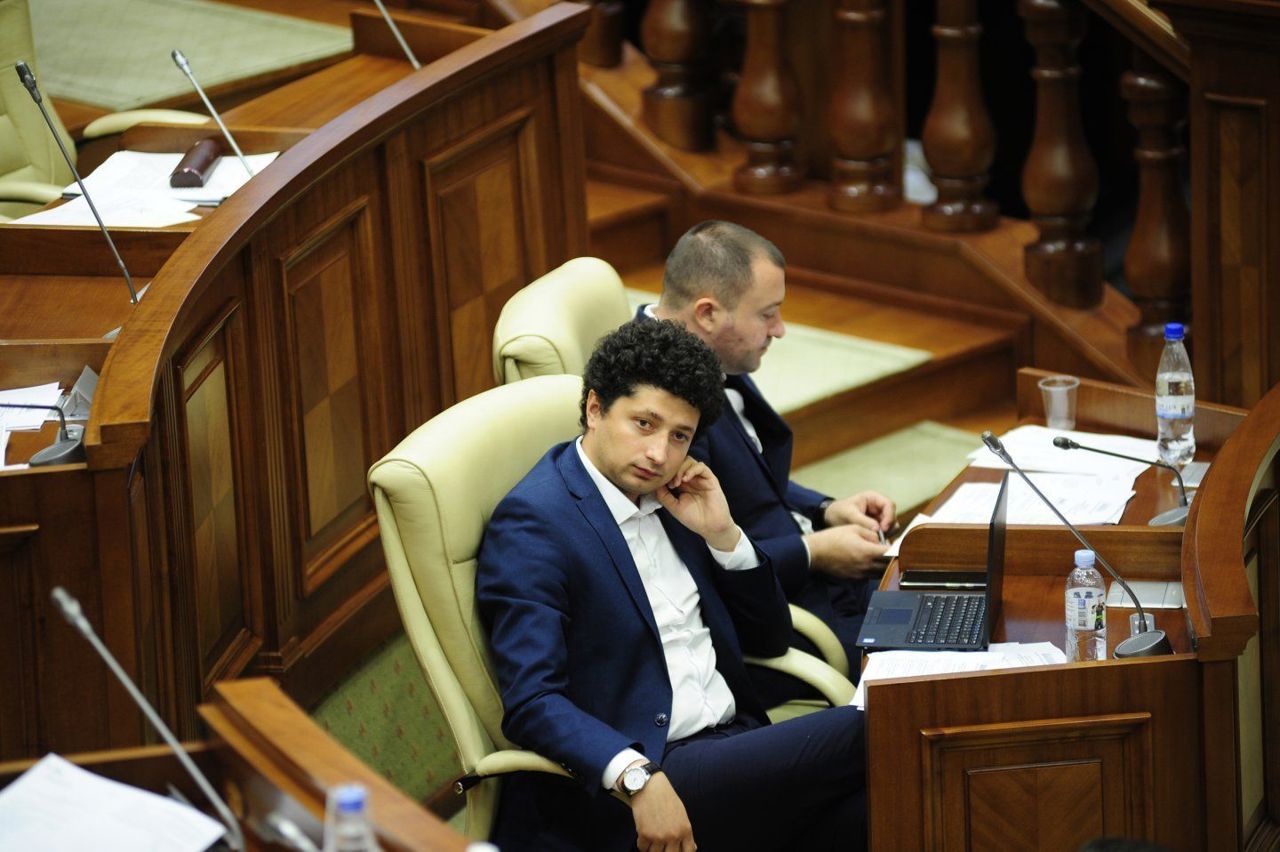 NOU | Moldovenii care revin din diasporă, obligați să rămână în R. Moldova cel puțin trei ani pentru a păstra scutirile acordate la vamă