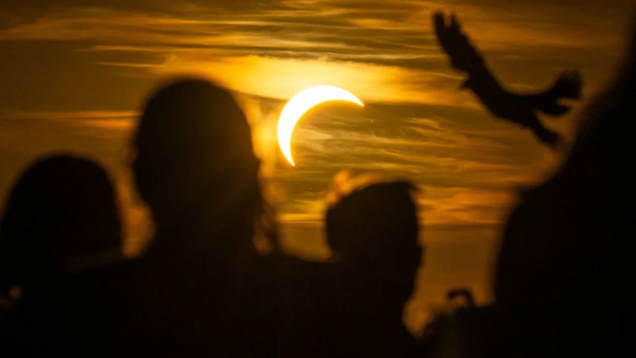 FOTO, VIDEO |  „Universul este uimitor”: Eclipsa de Soare de pe 12 august, urmărită de milioane de oameni