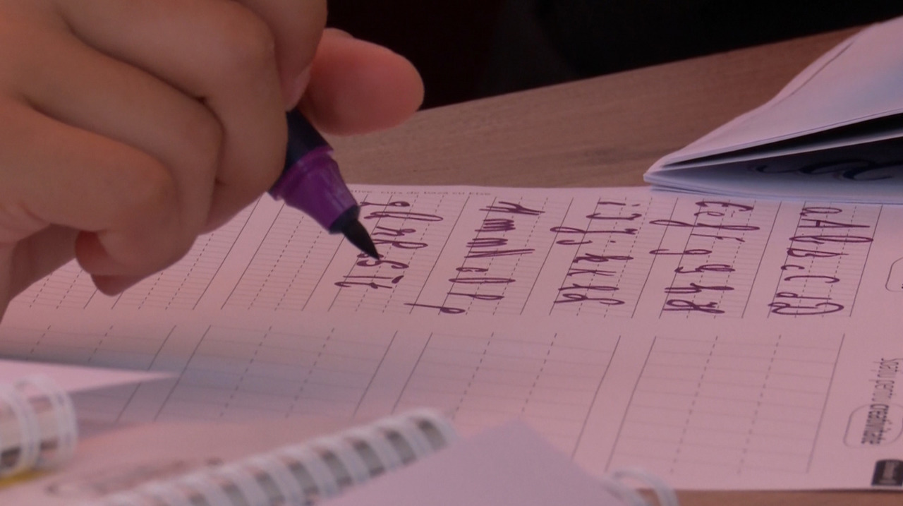 Redescoperind arta scrisului de mână: Workshop de caligrafie la Iași