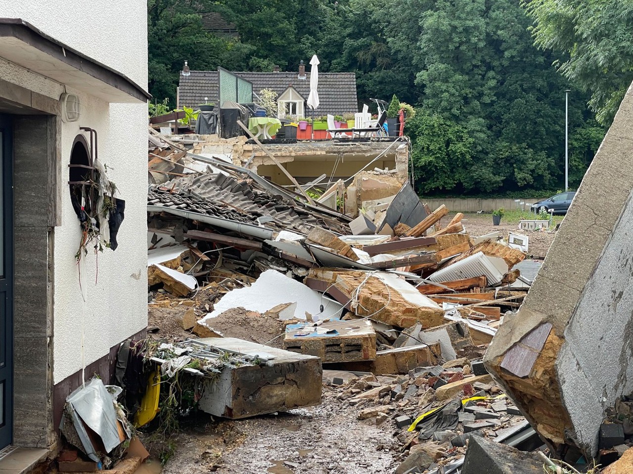 Экстремальная погода в Европе - между аномальной жарой и наводнениями 
