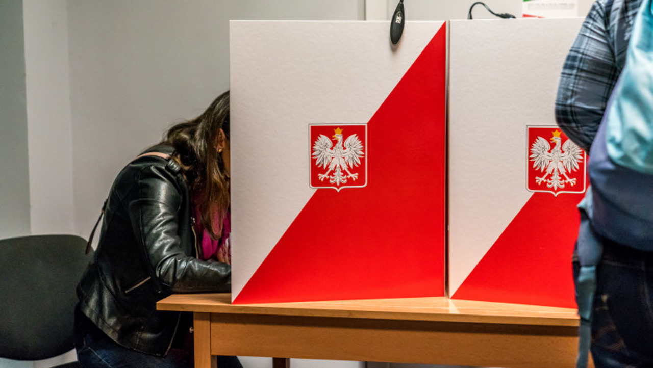 Poland faces pivotal election as rival camps vie for control